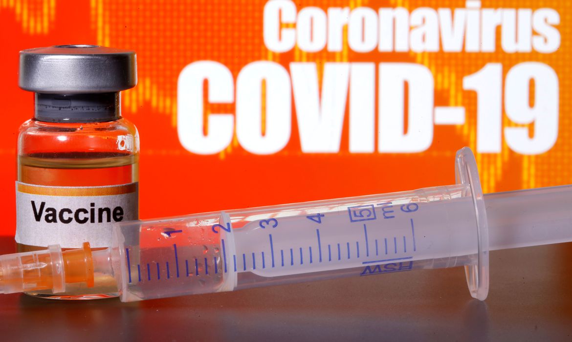 Grupos antivacina tentam disseminar inverdades sobre vacinas contra a covid-19